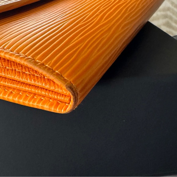 AUTHENTIC Vintage Louis Vuitton 2004 epi continental wallet ORANGE EPI. - Picture 6 of 16